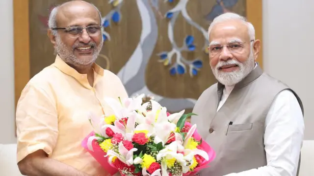 प्रधानमंत्री नरेंद्र मोदी के साथ सी पी राधाकृष्णन 