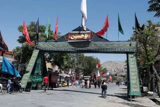 همچنین برپایی دروازههای سیاهپوش در سطح شهر ممنوع اعلام شده است