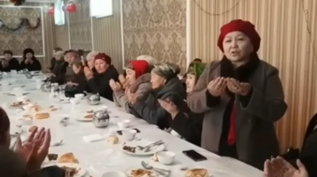 "Ансар" турак жай кооперативинен жабыркаган тургундар компанияны жарнама кылган инфлюэнсерлердин да жоопкерчилиги бар экенин айтышат