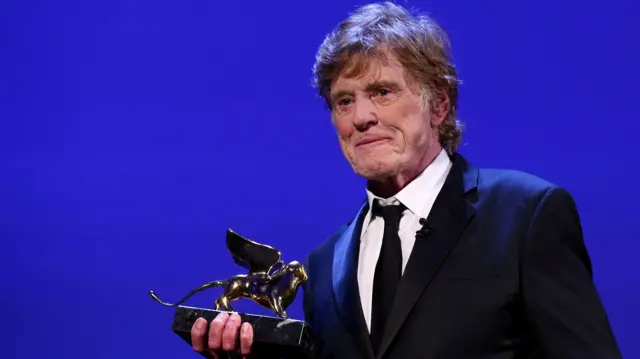 Роберт Редфорд са наградом Златни лав у Венецији