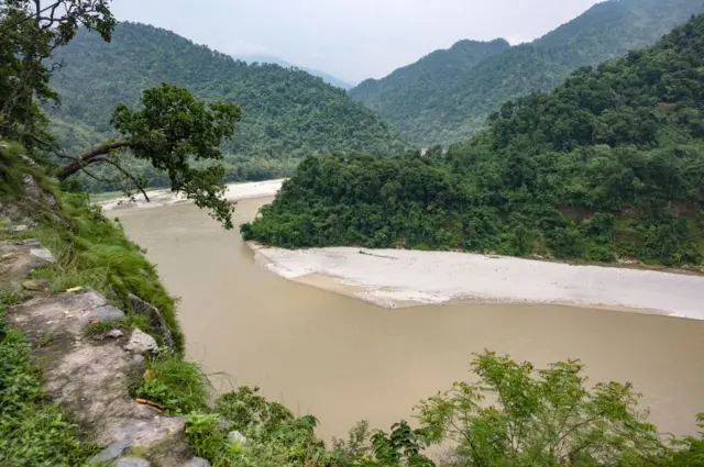 উজানে ভারতের অংশে সেবকের কাছে তিস্তা নদী 