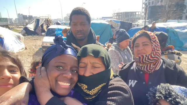 Johnson in di middle of survivors wey e share supplies give