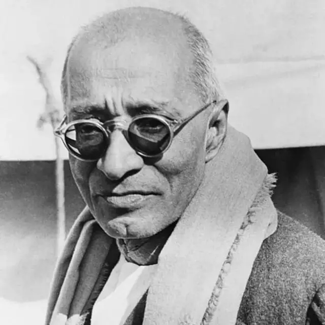 பராசக்தி, பொள்ளாச்சி துப்பாக்கிச் சூடு, மொழிப் போராட்டம்