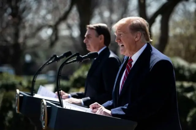 Jair Bolsonaro e Donald Trump durante coletiva na Casa Brancapixbet valor minimo2019, quando ambos eram presidentespixbet valor minimoseus países