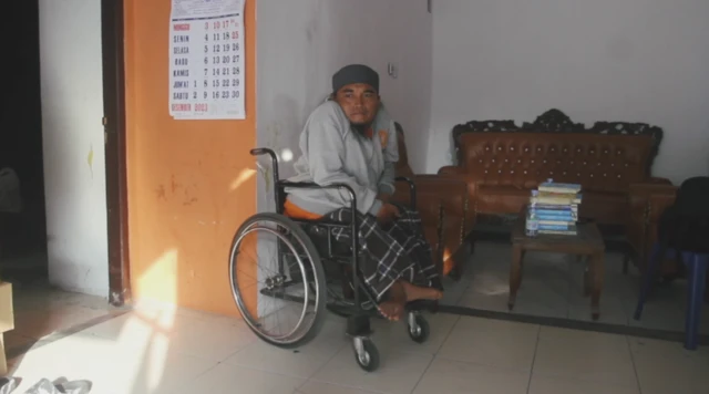 휠체어에 앉아 있는 위도도