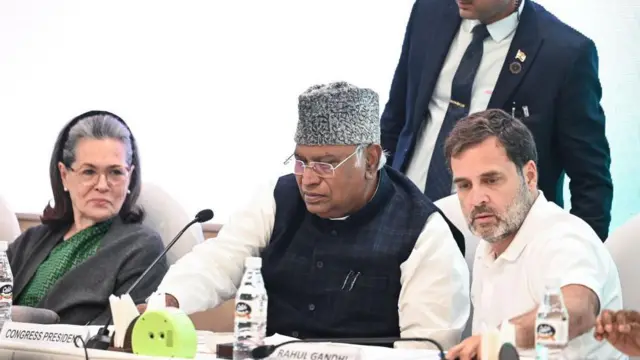 सोनिया गांधी, राहुल गांधी, मल्लिकार्जुन खड़गे