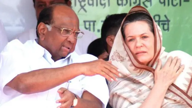 शरद पवार आणि सोनिया गांधी.