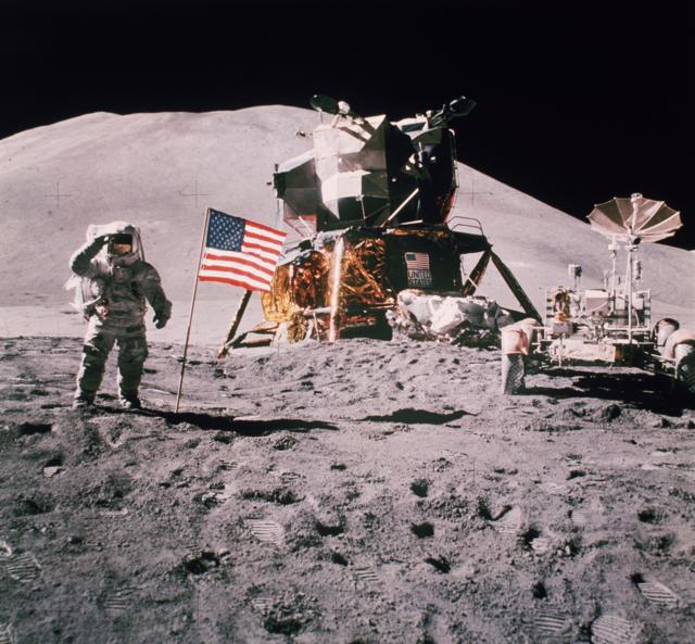 Tháng 8/1971, phi hành gia James Irwin là người thứ 8 đặt chân lên Mặt Trăng trong khuôn khổ chương trình Apollo