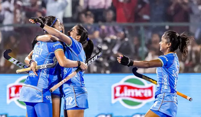 मैच की एक तस्वीर