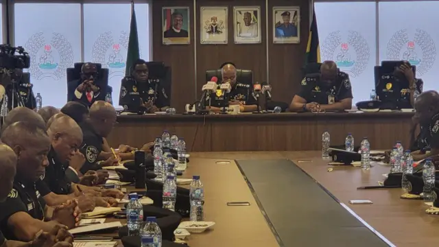 Aworan Ọga ọlọpaa NAijiria nibi ipade pẹlu awọn lọgalọga lẹnu iṣẹ ọlọpaa ni Naijiria.