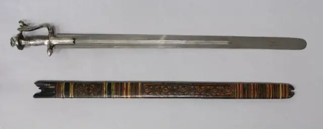 व्हिक्टोरिया अँड अल्बर्ट म्युझियममध्ये असणारी महाराष्ट्रातून तिकडे नेलेली एक तलवार