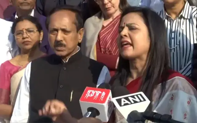 महुआ मोइत्रा