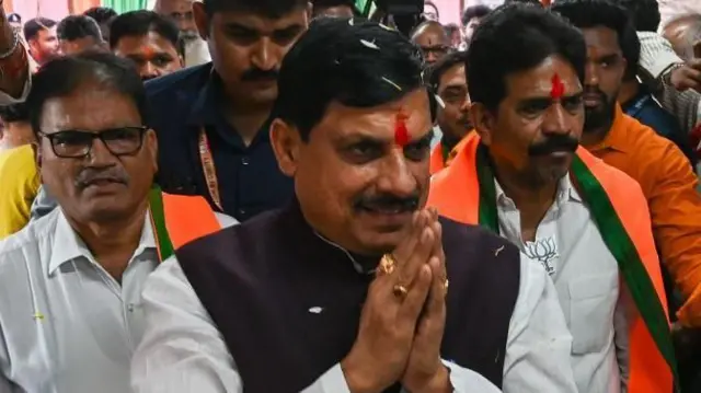 మధ్యప్రదేశ్ సీఎంపై భూ ఆరోపణలు, కాంగ్రెస్, బీజేపీ, మోహన్ యాదవ్