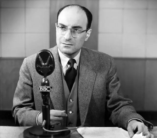 Легендарни водитељ и шеф сервиса Анатол Голдберг придружио се руској служби 1946. године и радио је тамо до смрти 1982. године