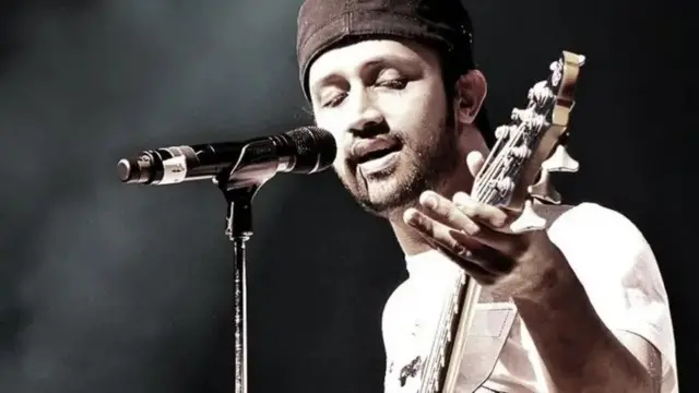 عاطف اسلم کے مطابق آشا بھوسلے نے انھیں فون کرکے سارے گلے شکوے دور کر دیے