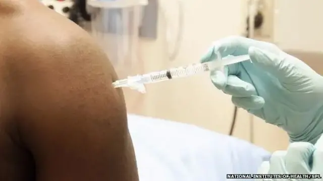 Urukingo rwa Ebola rurimo kugeragezwa ku bantu mu igeragezwa muri Amerika no mu Bwongereza