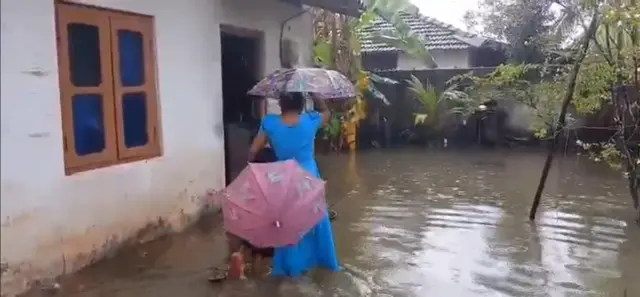 கனமழையால் பாதிக்கப்பட்ட மக்கள்