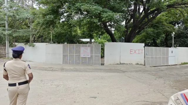 ఎన్ కన్వెన్షన్ గేటు ఫోటో