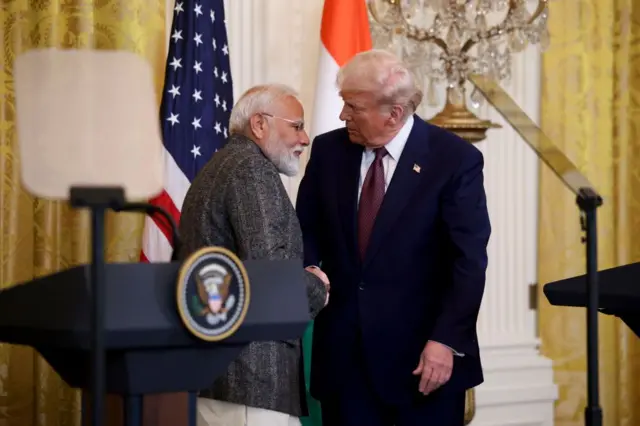 ভারতের প্রধানমন্ত্রী নরেন্দ্র মোদী এবং যুক্তরাষ্ট্রের প্রেসিডেন্ট ডোনাল্ড ট্রাম্প
