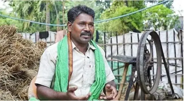 তারই গ্রামে বসবাসকারী মুসলমান পরিবারকে ‘বাংলাদেশি অনুপ্রবেশকারী’ বলে মানতে নারাজ হোপনা সোরেন। 