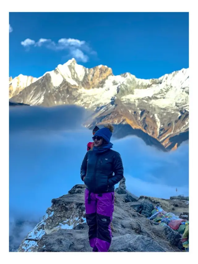 पविना खड्का हिउँसँग खेल्दै