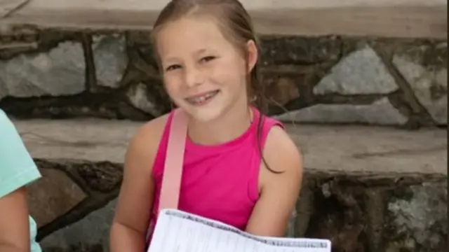 క్యాంప్ మిస్టిక్లో అనేక మంది బాలికలు చనిపోయారు.