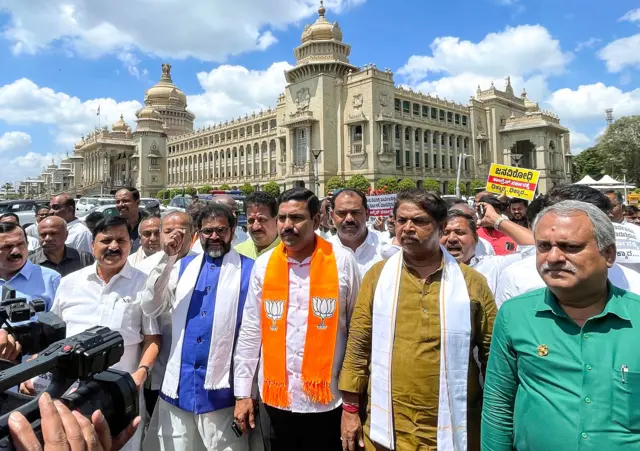 बीजेपी और जेडीएस के विधायक