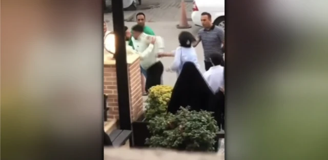 برخورد ماموران با زنان و دختران در خیابان‌های ایران بر سر حجاب