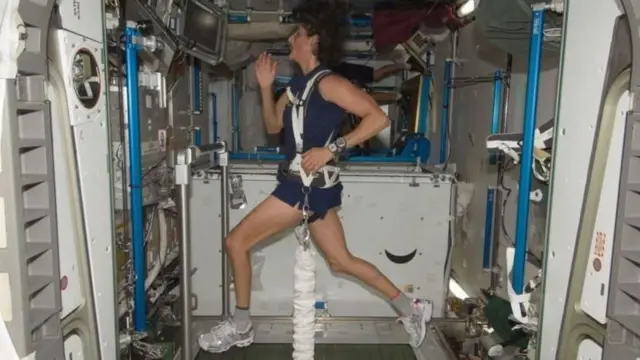 स्पेस स्टेशनमध्ये राहत असताना सुनीता विल्यम्स यांना दररोज चार तास व्यायाम करावा लागला.