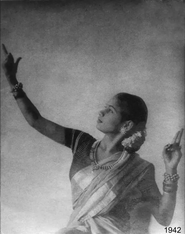 કુમુદીની બહેન લાખિયાનું અવસાન વ્યક્તિ પરિચ, કુમુદીની બહેન કુમી બહેનનું કથકક્ષેત્રે પ્રદાન, બીરજુ મહારાજ, શંભુ મહારાજ, કથક અને ભરતનાટ્યમ્, કદમ્બ સેન્ટર ફોર ડાન્સ એન્ડ મ્યુઝિક, ઇશિરા પરીખ, મૌલિક શાહ, બીબીસી ગુજરાતી, બીબીસી ન્યૂઝ ગુજરાતી 