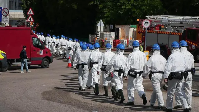 警方派出600名灾难遇害者辨认组成员，协助辨别遗体身份。