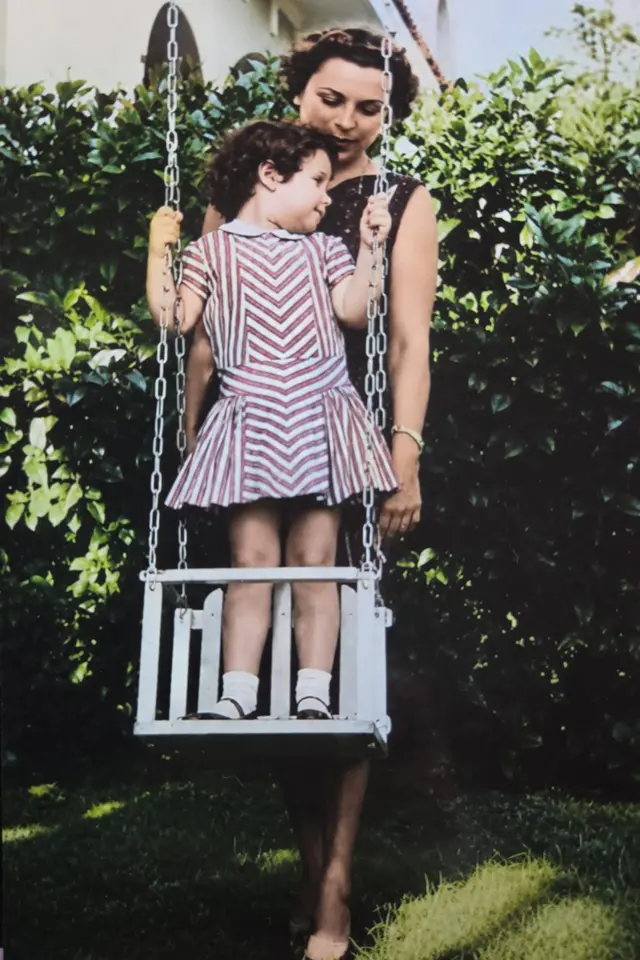Alina con su madre