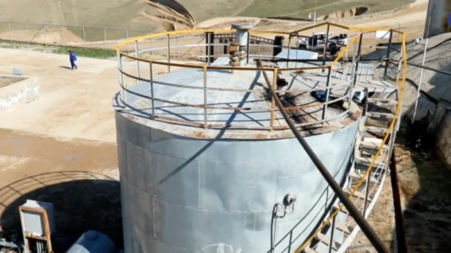 حوزه نفتی آمو دریا در شمال افغانستان است که کار استخراج نفت از این حوزه را نشان می دهد.