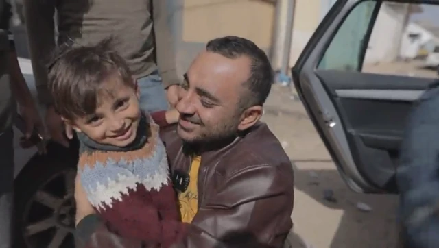 لقاء أبو عبدالله بأصغر أبنائه محمود بعد خمسين يوما من الغياب