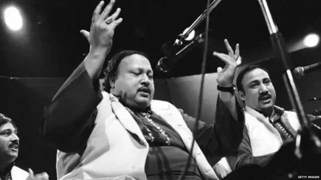 ਨੁਸਰਤ ਦੇ ਪਿਤਾ ਉਸਤਾਦ ਫ਼ਤਿਹ ਅਲੀ ਖ਼ਾਨ ਨਾਲ ਚੰਗੇ ਸੰਬੰਧ ਸਨ
