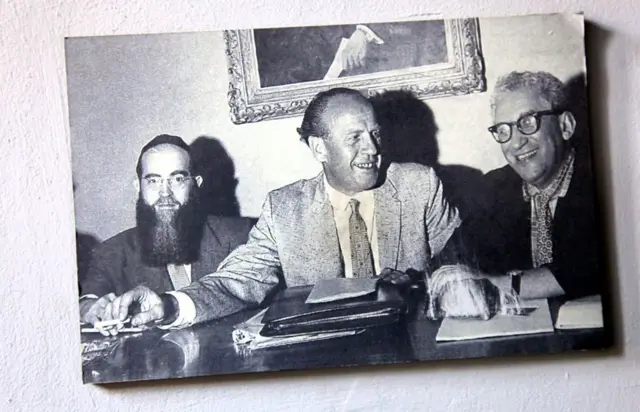 1200 ज्यूंना नाझींच्या तावडीतून सोडवणाऱ्या ऑस्कर शिंडलरची गोष्ट