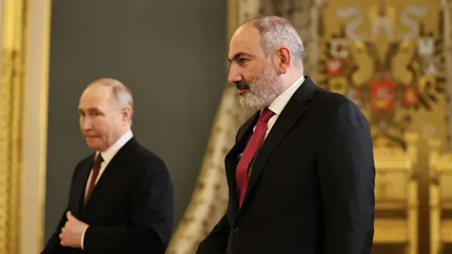 Putin razılaşıb: Ermənistanla Azərbaycan sərhədindən rus hərbçilər  “çıxarılacaq” - BBC News Azərbaycanca