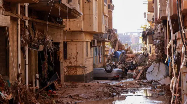 Carros capotados entre a destruição causada ​​por enchentes repentinasaposta mais de 3 golsDerna, leste da Líbia,aposta mais de 3 gols11aposta mais de 3 golssetembroaposta mais de 3 gols2023