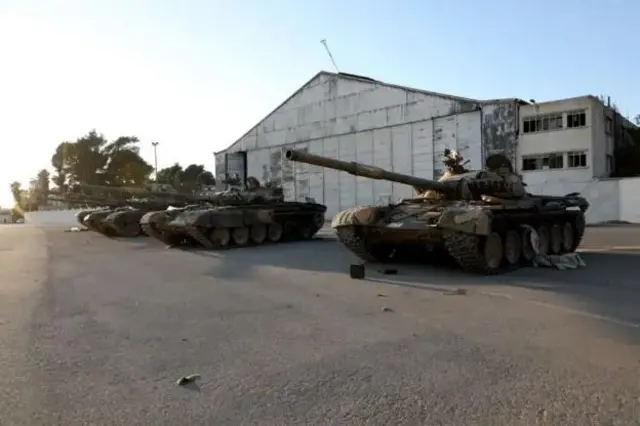ਦਮਿਸ਼ਕ 'ਚ ਸੀਰੀਆ ਦੇ ਸੈਨਿਕਾਂ ਵਲੋਂ ਛੱਡੇ ਟੈਂਕ 