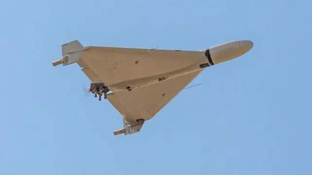 ઈરાનના શાહેદ-136 ડ્રોન ઓછી ઊંચાઈ પર ઊડી શકે છે અને તેને રડાર પર ઓખળવા મુશ્કેલ હોય છે. આ અધિકતમ 25દદ કિલોમીટર સુધી જઈને માર કરી શકે છે