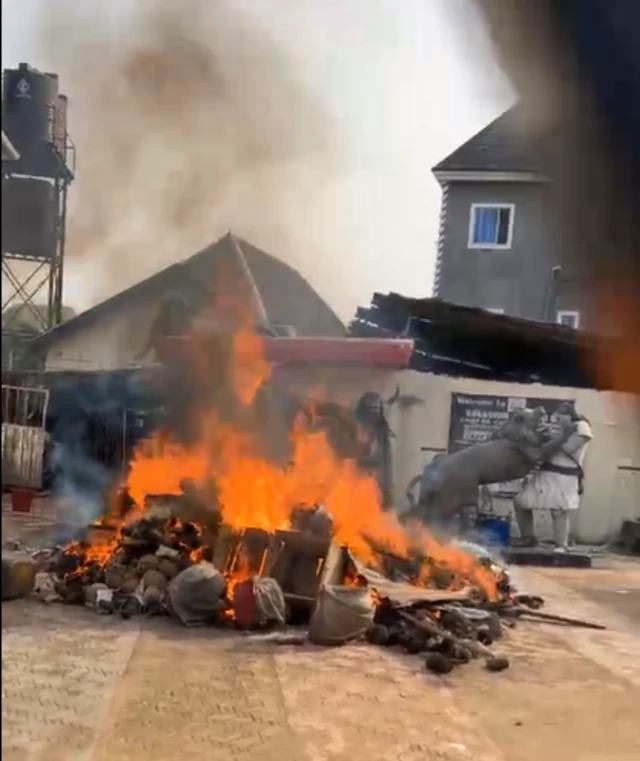 Ngwongwo si n'arụsị Akwa ọkụkọ dịka a na-agba ha ọkụ