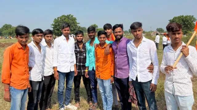 चितेगावच्या तरुणांचा ग्रूप