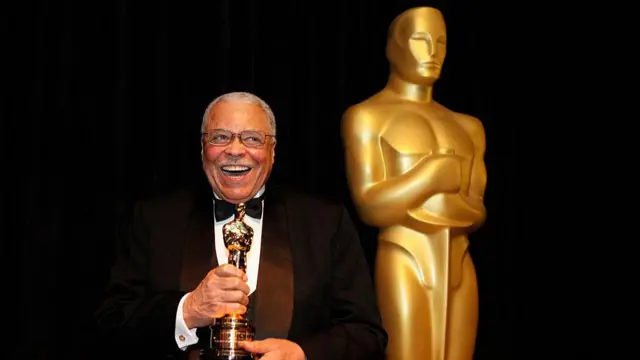 Jones con su Oscar honorífico.