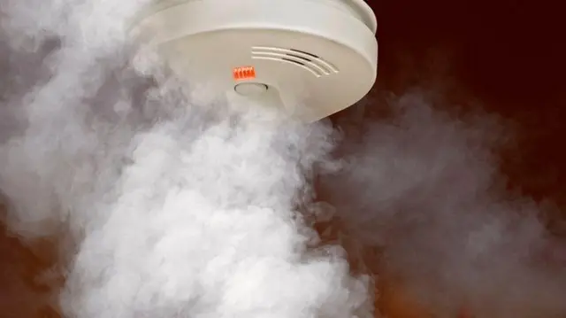 ক্ষয়ক্ষতি কমাতে স্মোক ডিটেক্টর এবং অ্যালার্ম সিস্টেম স্থাপন জরুরি