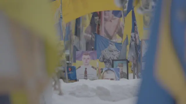 Стихійний меморіал на Майдані