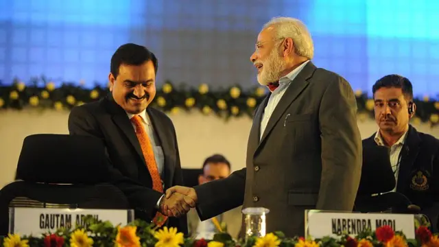 ગૌતમ અદાણી અને વડા પ્રધાન નરેન્દ્ર મોદી
