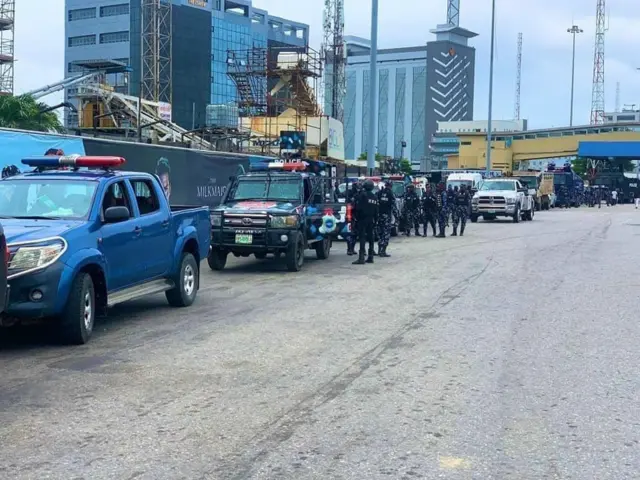 Police officers gada for Lekki toll gate September 30