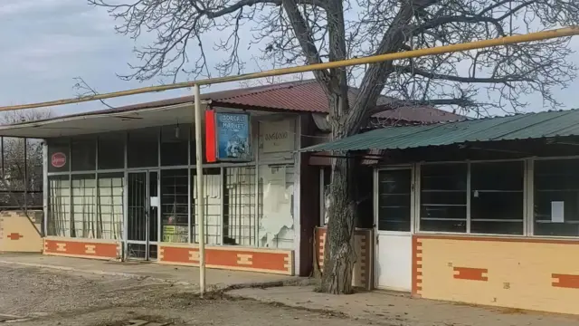 Закрытые магазины в деревне