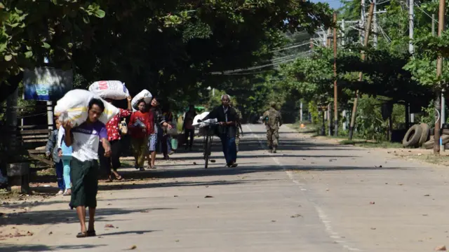 ပြည်သူ့ကာကွယ်ရေးတပ် PDF နဲ့မဟာမိတ်တပ်တွေ ကောလင်းမြို့ကို သိမ်းပိုက်ပြီးနောက် မြင်ကွင်း