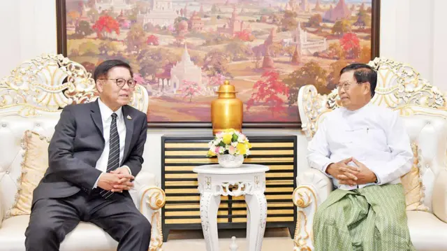 ထိုင်းနိုင်ငံခြားရေးဝန်ကြီး ဆီဟာဆက်နဲ့ တွေ့နေတဲ့ကောင်စီဝင် ဦးသန်းဆွေ